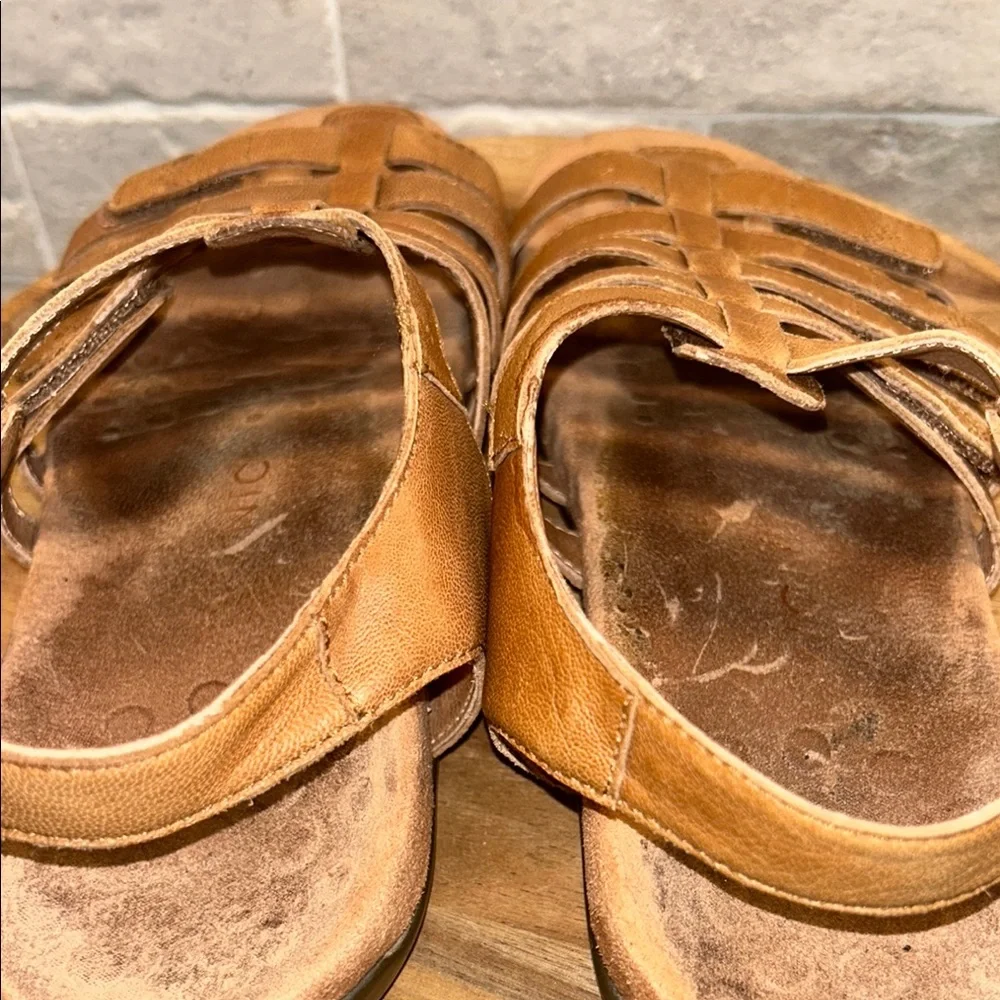 Vionic Women's Tan Leather Sandals